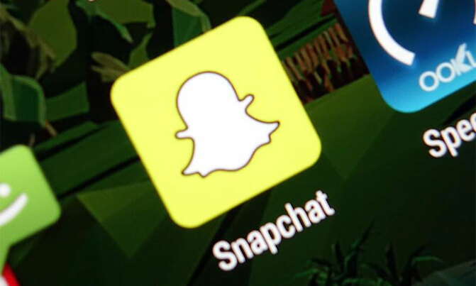 Woman shoots herself while Snapchatting Woman shoots herself while Snapchatting