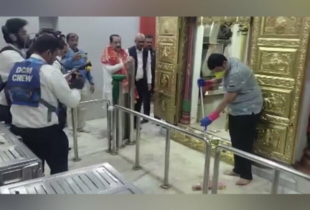 Maharashtra: Deputy CM Devendra Fadnavis cleans Mumbai's Mumbadevi temple premises ahead of Pran Pratishtha event in Ayodhya