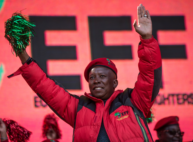 outh frican radical leftist conomic reedom ighters  party resident ulius alema gestures during the partys final rally ahead of municipal elections at the eter okaba tadium in olokwane  hoto