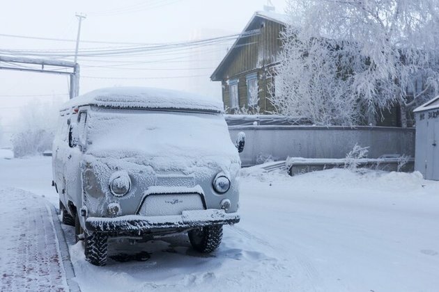 What do Russians drive when it is minus 50&#2013266096;C outside