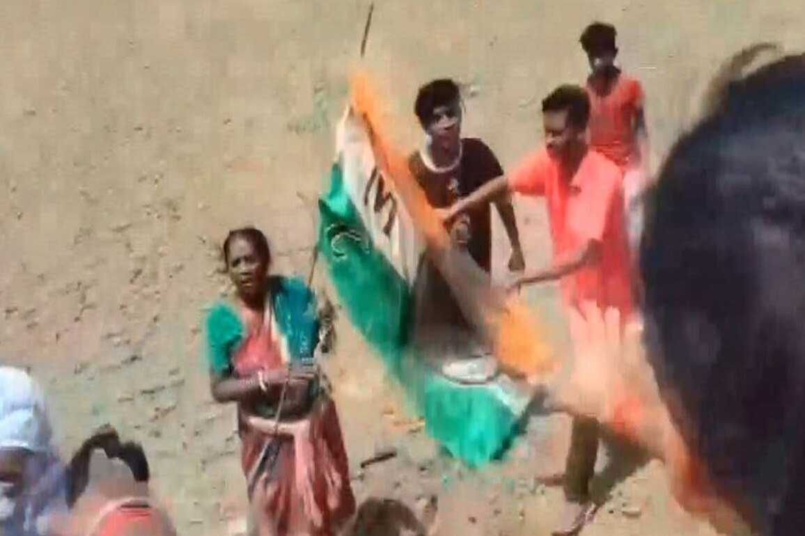 West Bengal: TMC, BJP workers clash during election campaign in Hooghly