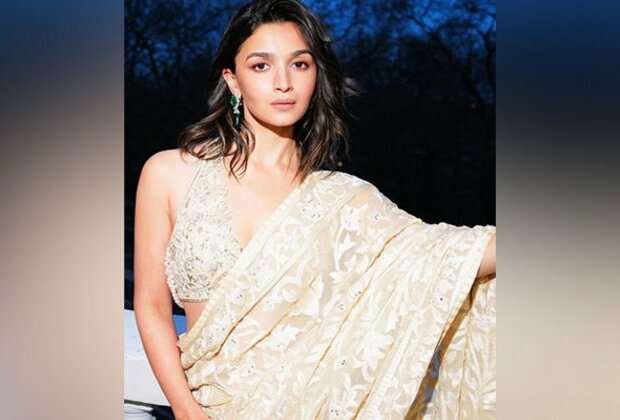 Alia Bhatt sings 'Ikk Kuddi' at her charity gala dinner in London, fans also in awe of her saree look