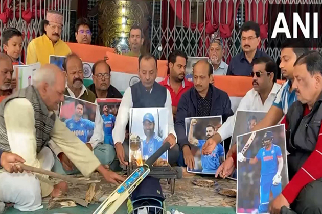 Kanpur: Supporters perform 'havan' for India's victory in ICC Champions trophy final