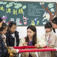 ChineseToday | Young embroiderer injects new vitality into traditional craft