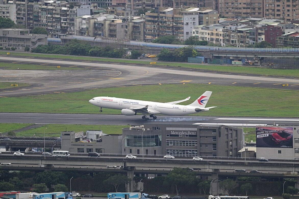 China Eastern expands fleet with Airbus A330neo deal