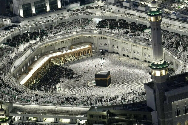 Over 4.1 million gather at Grand Mosque on 29th night of Ramadan