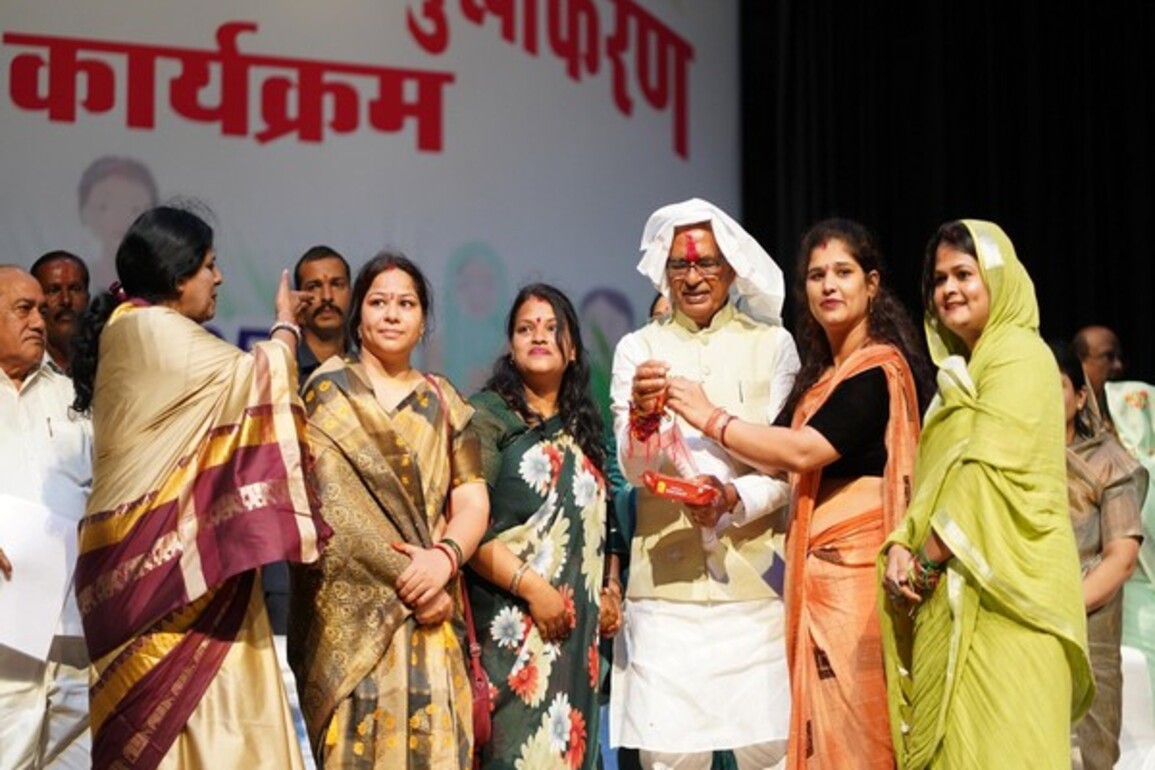 Union Agriculture Minister Chouhan celebrates Rakshabandhan with women of self-help group in Vidisha
