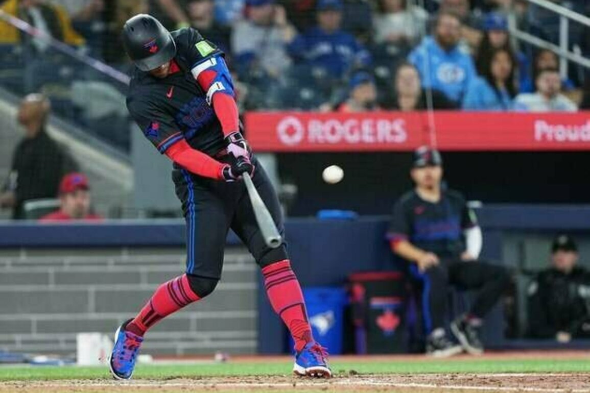 Blue Jays erase early deficit in blowout of Orioles