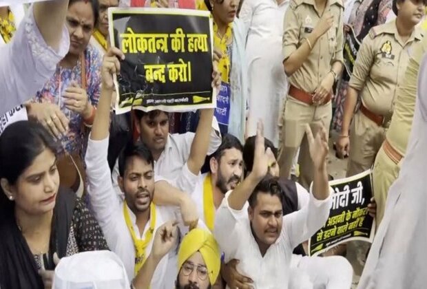 "Arvind Kejriwal's arrest unconstitutional...": AAP workers hold protest in Lucknow against party chief's arrest