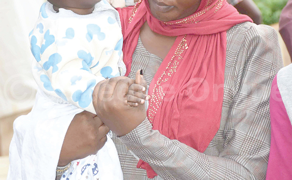 Mukyala wa Kirumira ng'asitudde omwana gwebabbula mu Felix Kaweesi Mukyala wa Kirumira ng'asitudde omwana gwebabbula mu Felix Kaweesi