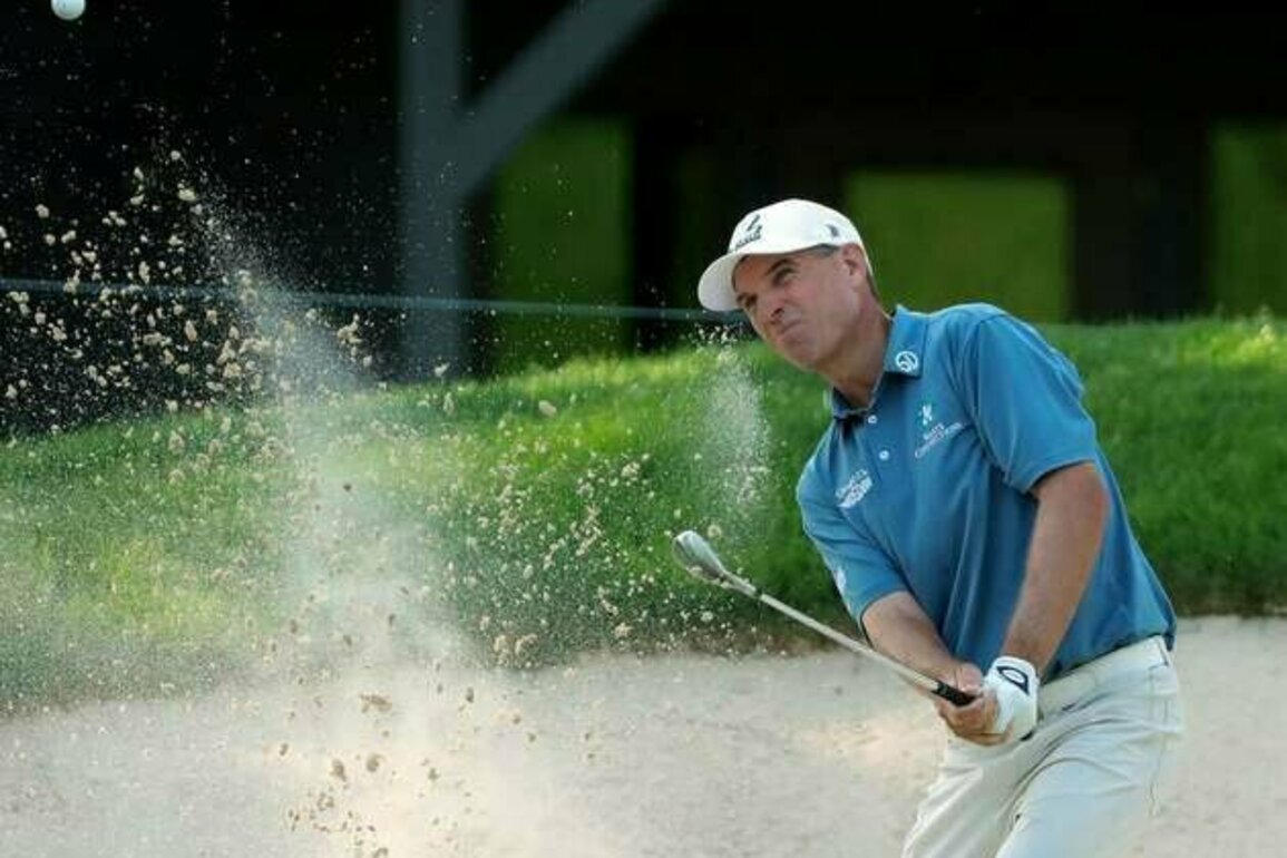 Steven Alker (63) out in front at Senior Open