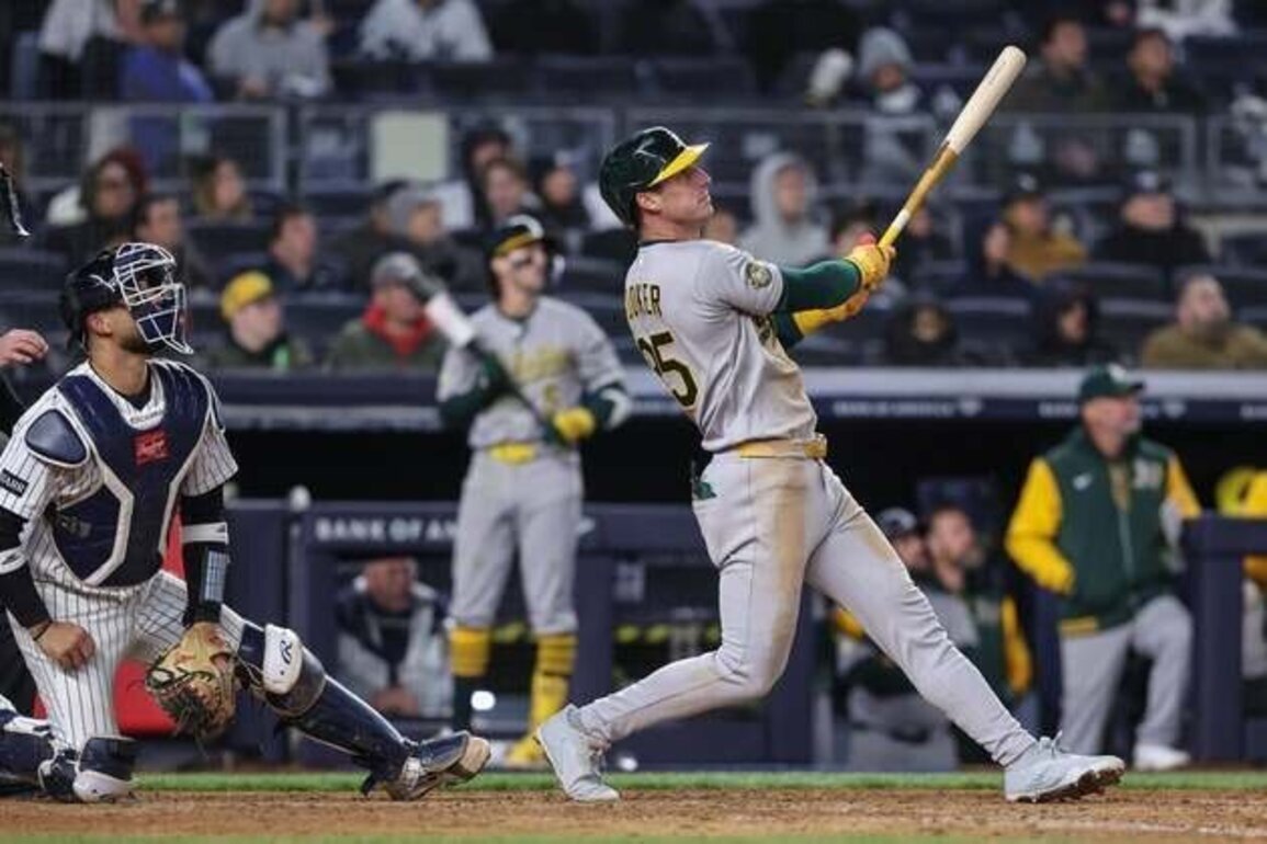 A's OF Brent Rooker leaves game vs. Yankees with flank discomfort