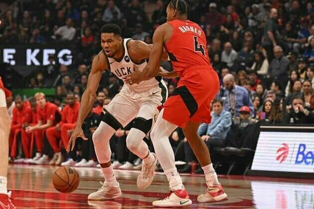 Giannis Antetokounmpo posts double-double as Bucks squeak by Raptors