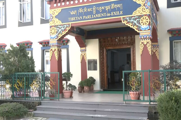 Tibetans in-exile resent against demonstration by White Club of London in Shigatse