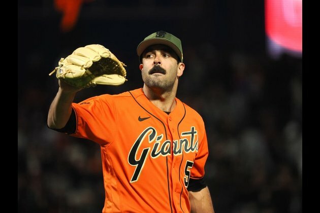 Opener between Giants, Brewers all about bullpens
