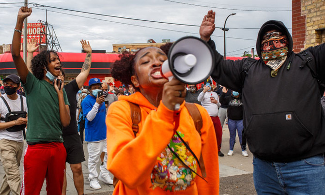 Angry US protests for second night over police killing of black man Angry US protests for second night over police killing of black man