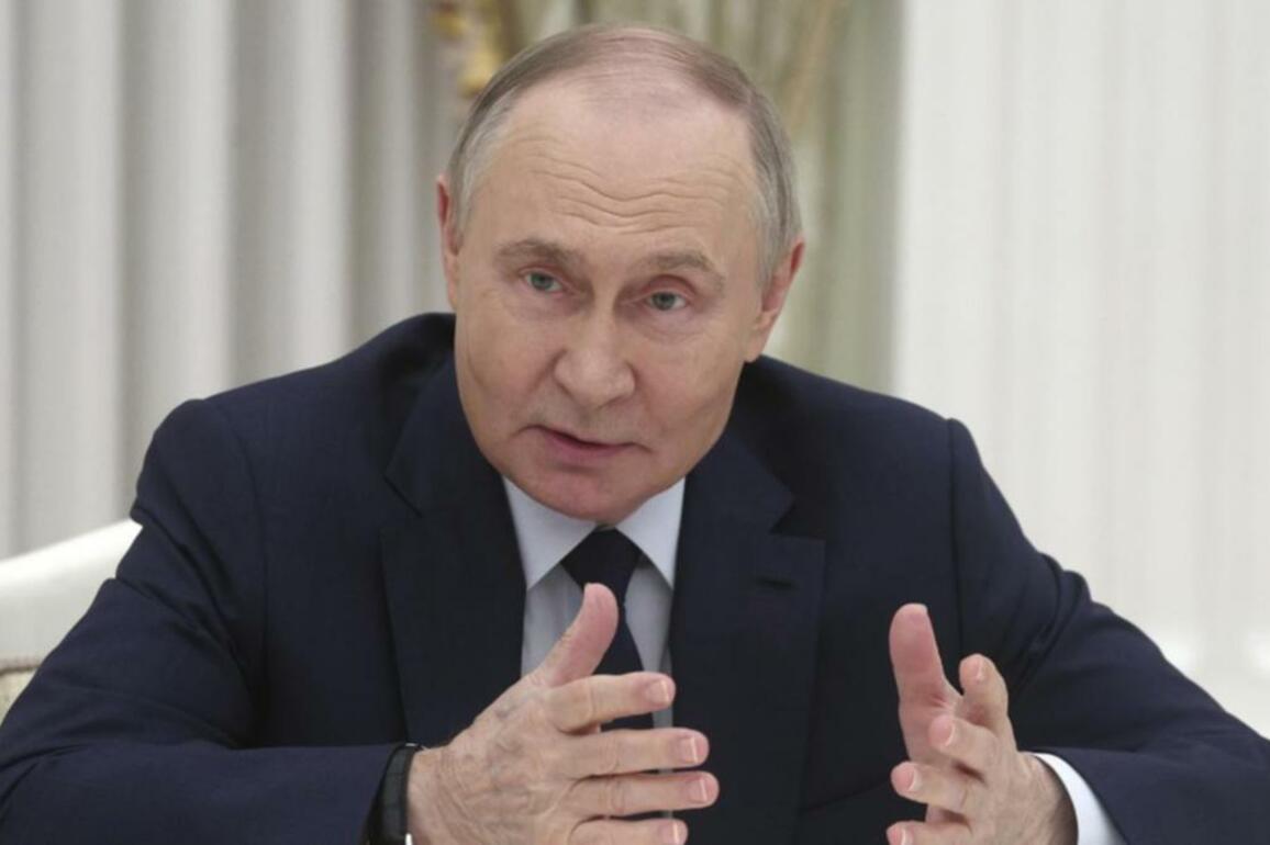 Putin declares unilateral Easter ceasefire in Ukraine