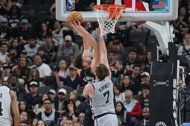 Deni Avdija's triple-double helps Blazers down short-handed Spurs