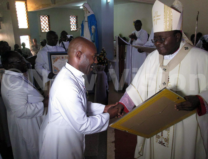  ev oseph mukundwa one of the rothers that celebrated 25 years in religious life receives the postolic lessing of ope rancis from rchbishop yprian izito wanga hoto by athias azinga