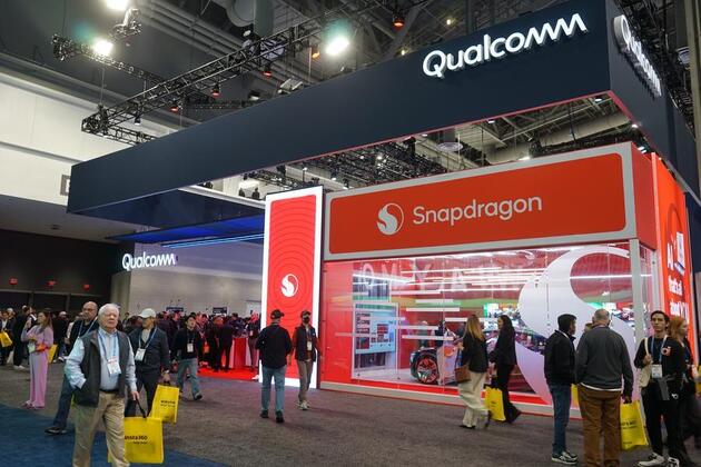 Feature: Quantum computing nears mainstream as experts predict "ChatGPT moment"