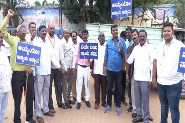 BBMP employees stage protest against Karnataka government