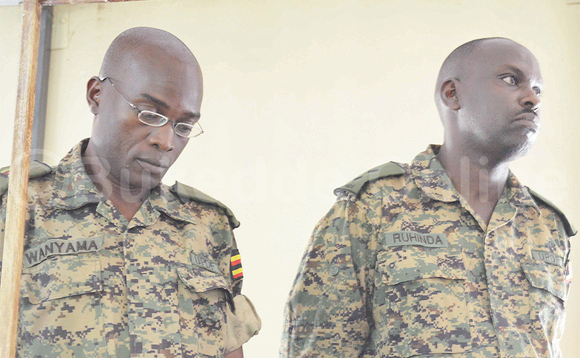 Maj. Wanyama ne Lt. Ruhinda (ku ddyo). Maj. Wanyama ne Lt. Ruhinda (ku ddyo).