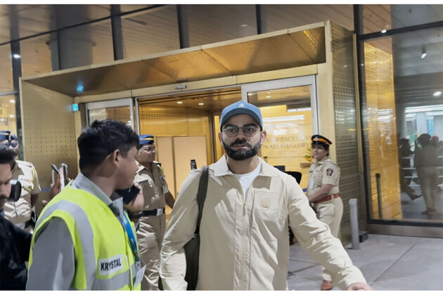 "Haan bhai, kaun hai photo wala...": Virat Kohli happily obliges paps' requests and clicks pictures with them