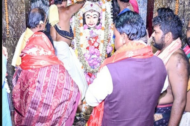 Odisha CM Mohan Charan Majhi visits Alarnath temple, seeks blessings for state's prosperity