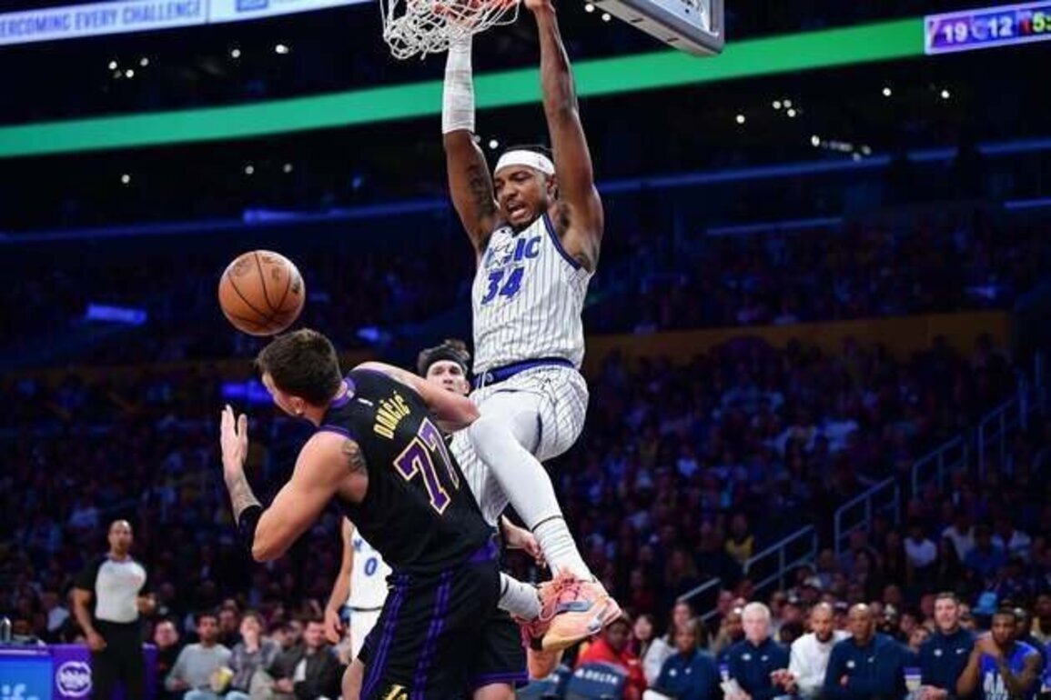 Paolo Banchero scores 36 in Magic's tight win over Lakers