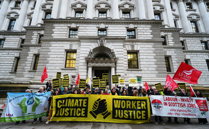 Unions and green groups rally at Treasury | Credit: David Mirzoeff / Greenpeace