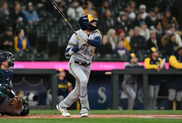 Brewers push past Mariners in 11th inning