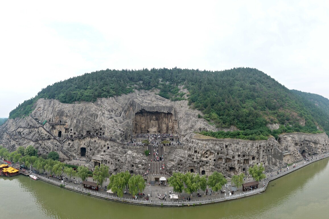 ChineseToday | Young conservation team preserves Buddhist stone carvings with cutting-edge technologies