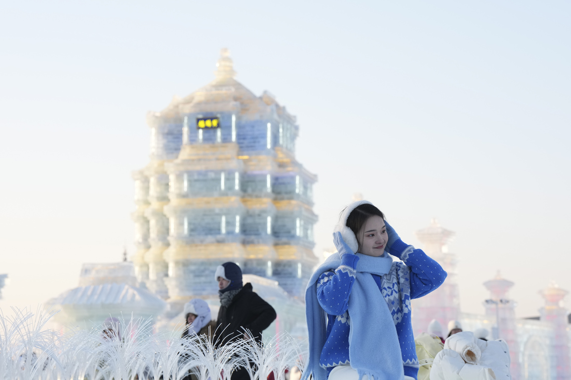 GLOBALink | Int'l ice and snow festival kicks off in Harbin