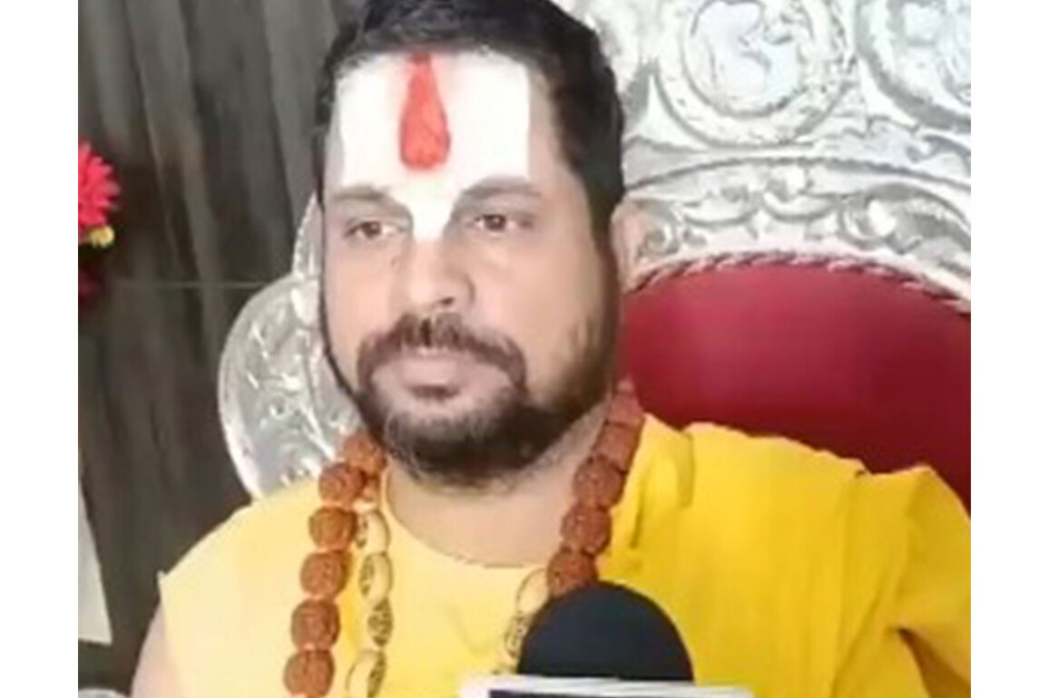 'Cow slaughter will not be tolerated': Jagadguru Swami Satishacharya demands strict actions against Humayun Kabir's remarks