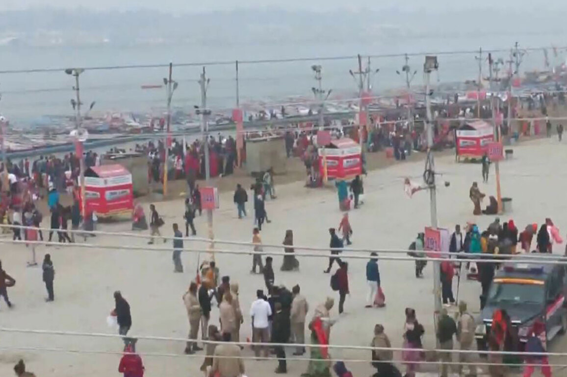 By 8 am, over 6 lakh devotees take holy dip at Sangam on first day of Magh Mela: Official