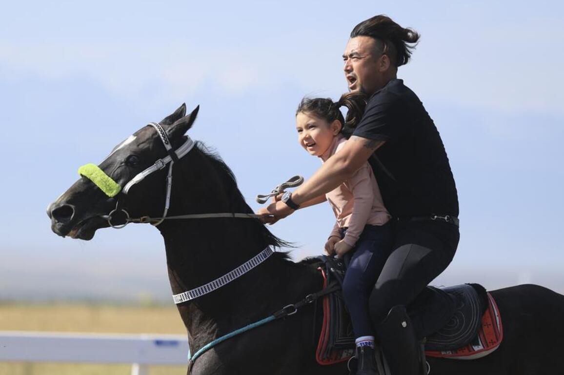 Riding with dreams: Xinjiang horse trainer's decade of pursuit