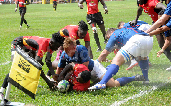 Abazannyi ba Namibia (ku ddyo) nga batangira aba Uganda e Lugogo mu mpaka za World Cup. Namibia yawangudde ku bubonero 48-24 July 22 2017.(ekif:Silvano Kibuuka) Abazannyi ba Namibia (ku ddyo) nga batangira aba Uganda e Lugogo mu mpaka za World Cup. Namibia yawangudde ku bubonero 48-24 July 22 2017.(ekif:Silvano Kibuuka)
