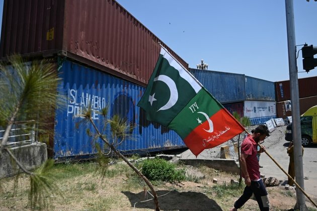 Pakistan Arrests Hundreds Ahead of Ex-PM Khan&#039;s Anti-Government Rally
