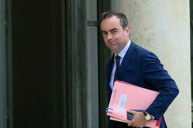 French PM resigns hours after proposing new cabinet