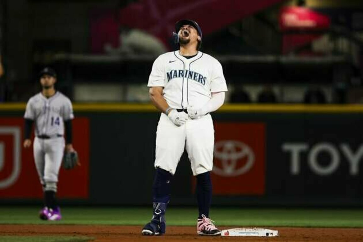 Mariners 1B Josh Naylor returns to team, back in lineup for Game 3 at Tigers