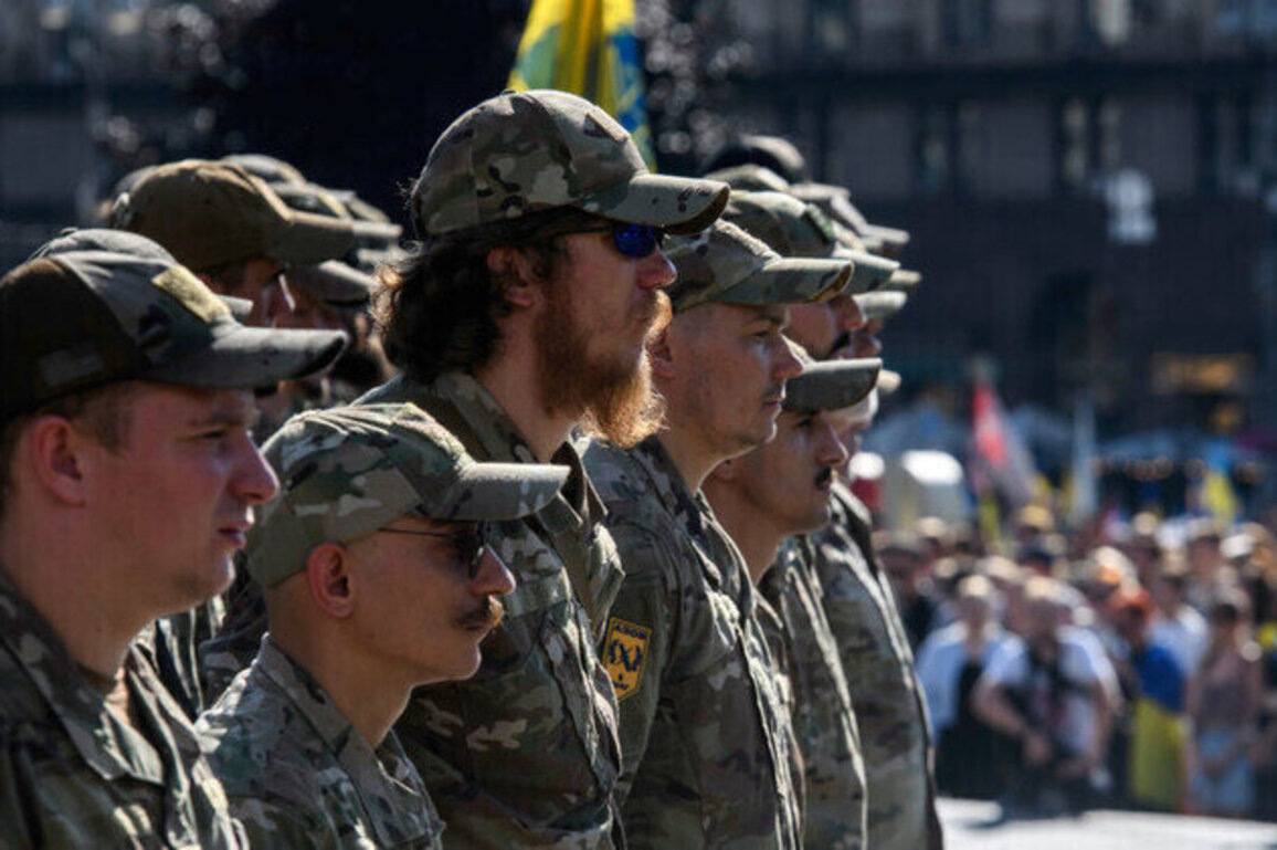 Ukrainians mob vehicle to free men captured by draft officers 