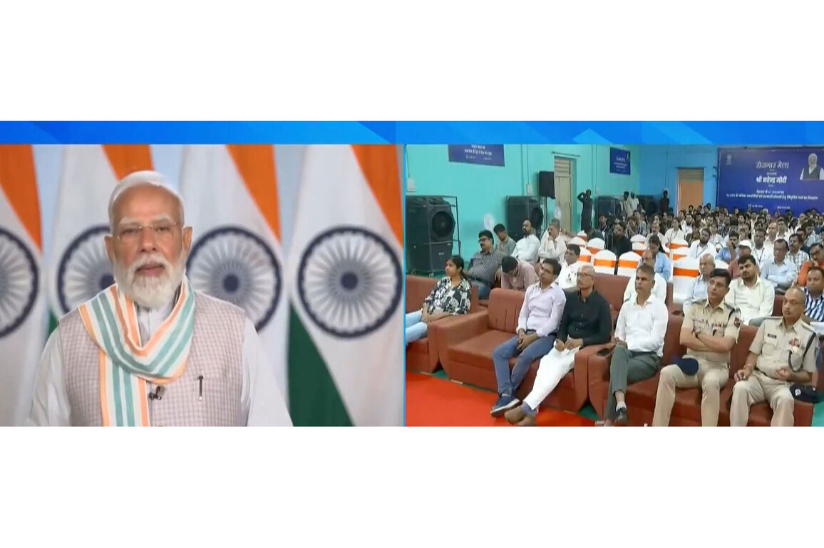 "10 major Indian semiconductor units to make global mark soon": PM Modi says 'complete supply chain' being created