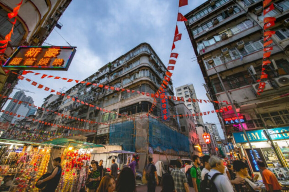Chinas Population Shrinks Again as Birth Rate Hits Record Low in 2025