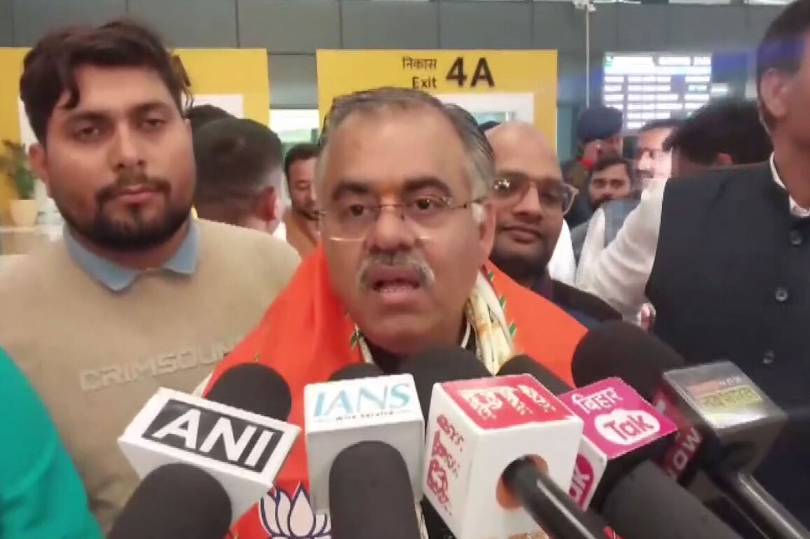 "People of Bihar punished the princes, princesses of robber gang": BJP's Tarun Chugh