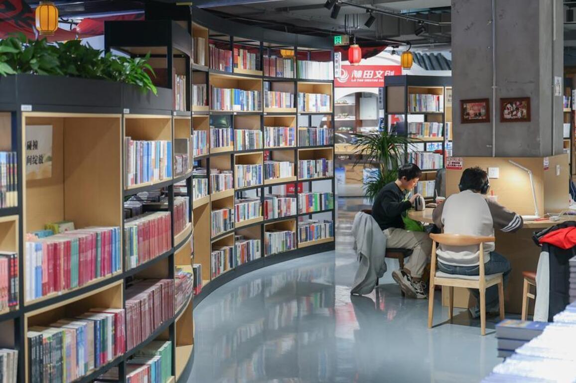 Brick-and-mortar bookstores turn to digital tools to reconnect with readers