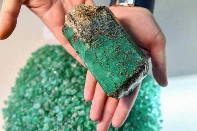 What precious stones are found in Russia