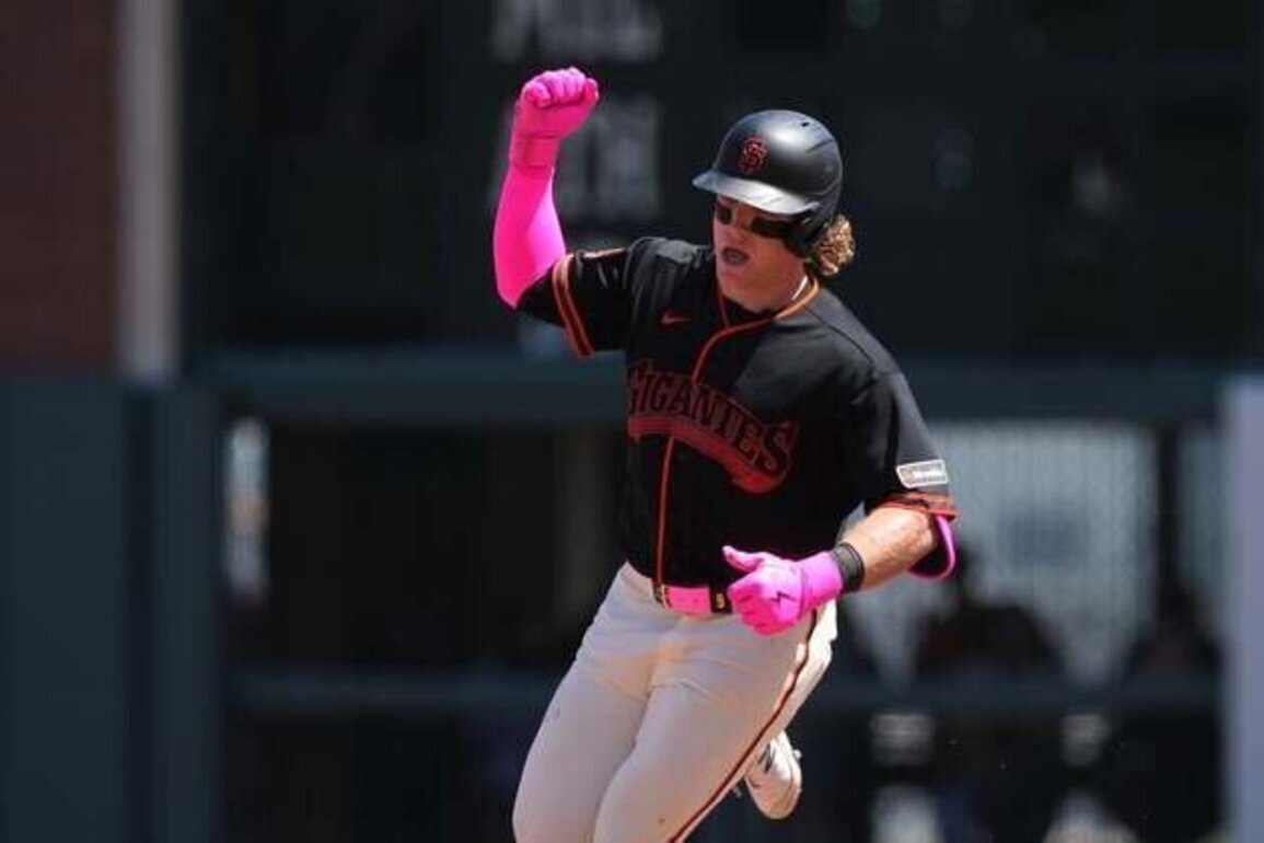 Giants beat White Sox behind rare power display