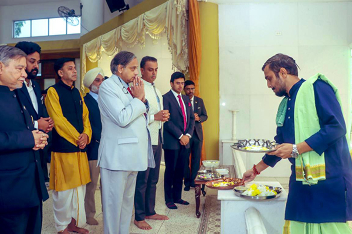 Party-delegation led by Shashi Tharoor visits Indian Cultural Centre in Panama