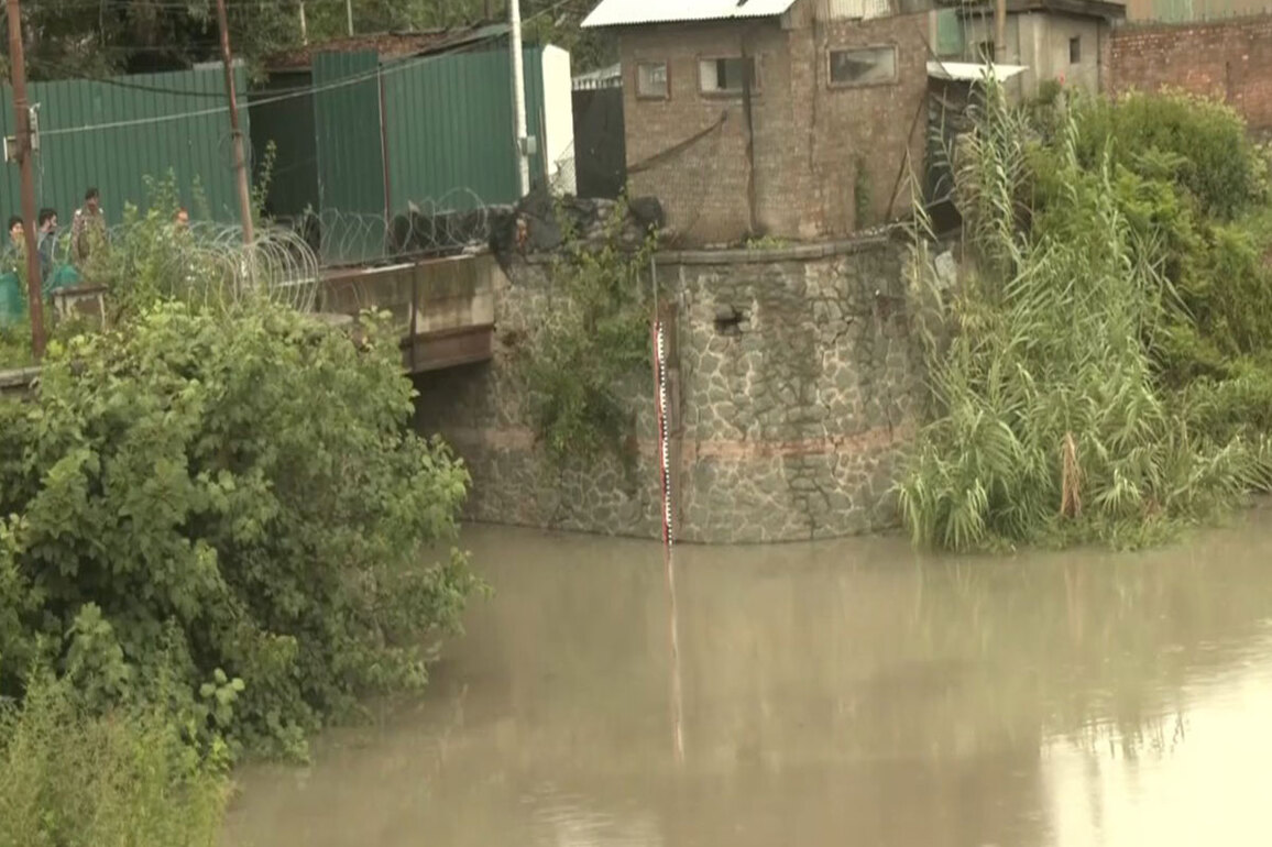 Flood-like situation emerges in Kashmir Valley after continuous rainfall