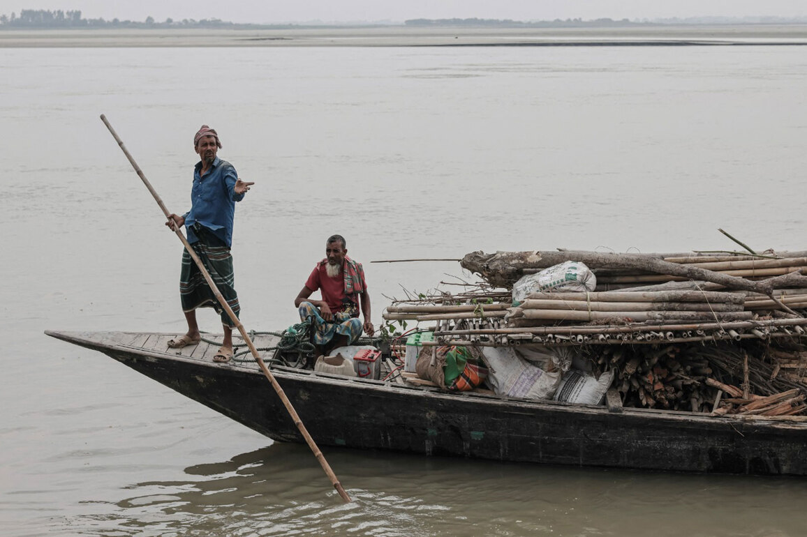 Energy crisis disrupts waterway transport in Bangladesh